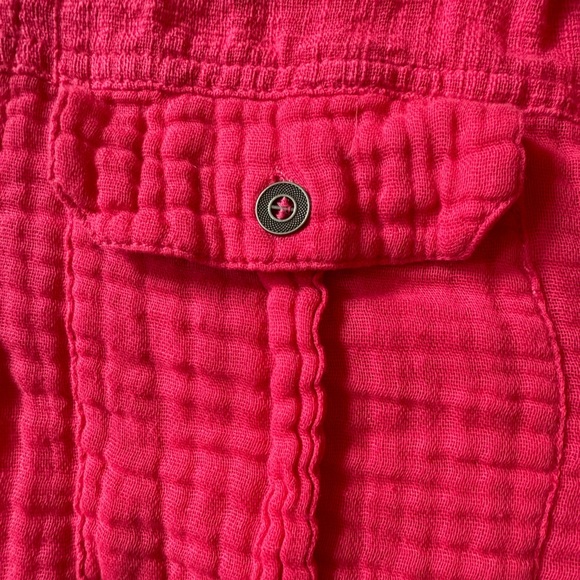 We the Free Magenta Pink Long Sleeved Gauze Button Up Lightweight Pockets Sz Med - Picture 9 of 12